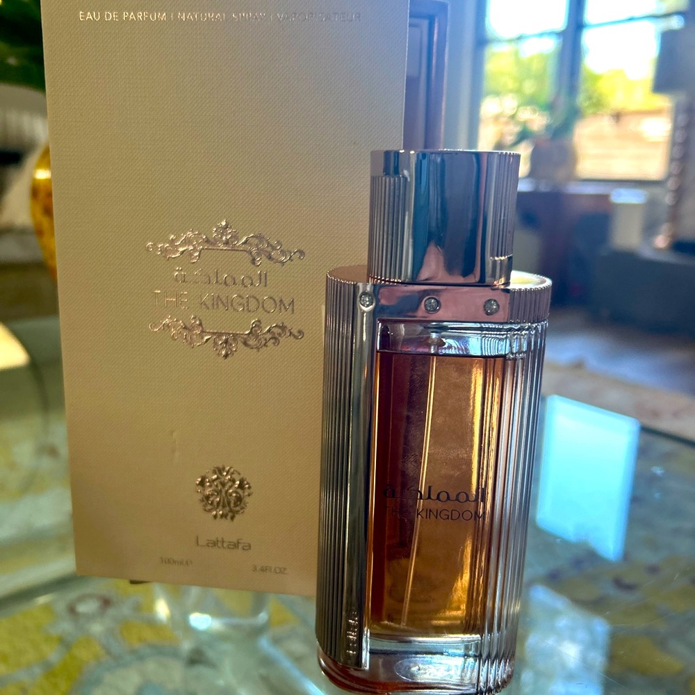 Lattafa The Kingdom by Lattafa Eau De Parfum Spray 3.4 oz